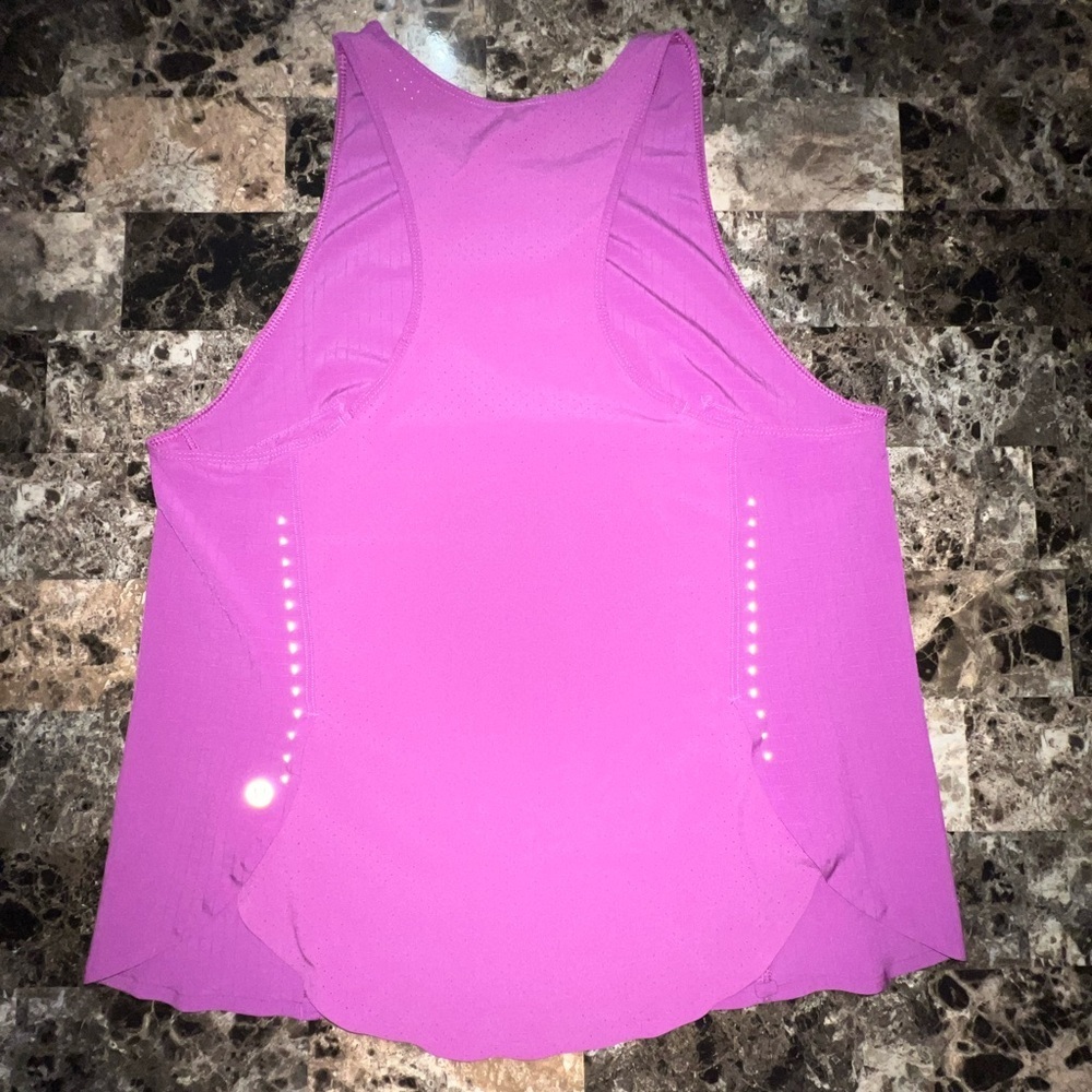 LULULEMON LIGHTWEIGHT STRETCH RUNNING TANK PLUM COLOR SIZE 6 PTP 17”